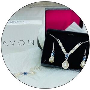 PRETTY POISED PEARLESQUE 3 PIECE GIFT SET …